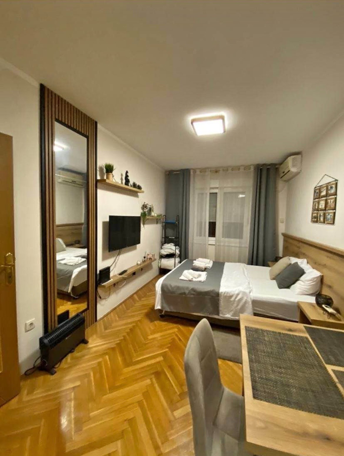 Prodaje se kompletno namjestena garsonjera, Blok 6, Podgorica